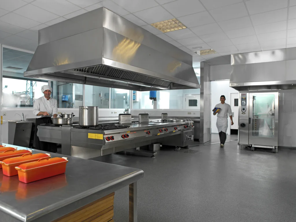 Instalaciones de la cocina propia de La Regenta, donde se elaboran todos los platos
